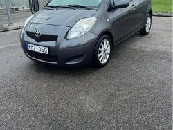 Grå Begagnad 2009 Toyota Yaris Halvkombi | 32 000 kr (Marknadspris)