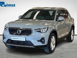 Grå Begagnad 2023 Volvo XC40 Core SUV | 359 900 kr (Marknadspris)