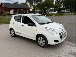 Vit Begagnad 2011 Suzuki Alto Halvkombi | 27 000 kr (Marknadspris)