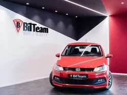 Röd Begagnad 2017 VW Polo Halvkombi | 119 900 kr (Marknadspris)