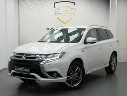 Vit Begagnad 2016 Mitsubishi Outlander P-HEV SUV | 164 900 kr (Marknadspris)