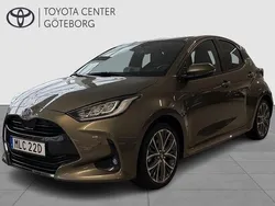 Grön Begagnad 2024 Toyota Yaris Hybrid Style Halvkombi | 274 900 kr (Marknadspris)