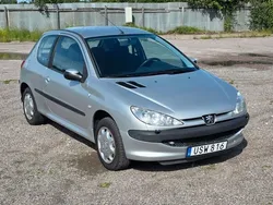 Ljusgrå (grå) Begagnad 2004 Peugeot 206 Halvkombi | 19 900 kr (Bra pris)
