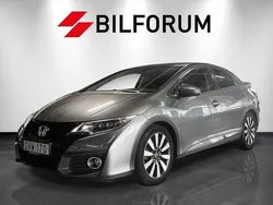 Mörkgrå (gråmetallic) Begagnad 2015 Honda Civic Lifestyle Halvkombi | 136 900 kr (Marknadspris)