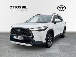 Vit Begagnad 2022 Toyota Corolla Cross Style SUV | 349 000 kr (Marknadspris)