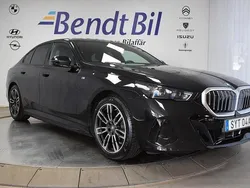 Svart Begagnad 2024 BMW 530e M Sport Sedan | 634 500 kr (Superpris)