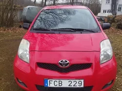 Röd Begagnad 2010 Toyota Yaris Halvkombi | 43 000 kr (Marknadspris)