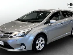 Ljusgrå (grey) Begagnad 2014 Toyota Avensis Kombi | 159 900 kr (Lite dyr)