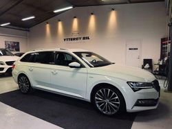 Vit Begagnad 2020 Skoda Superb LAURIN & KLEMENT Kombi | 224 900 kr (Marknadspris)