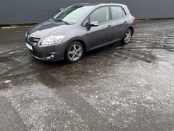 Mörkgrå (grå) Begagnad 2012 Toyota Auris Plus Halvkombi | 55 900 kr (Marknadspris)
