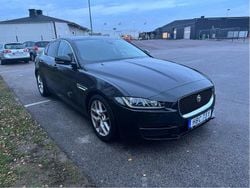 Svart Begagnad 2015 Jaguar XE Sedan | 149 900 kr (Bra pris)