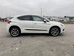 Vit Begagnad 2014 Citroën DS4 Halvkombi | 107 000 kr