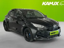 Svart Begagnad 2022 Toyota Yaris Hybrid Style Halvkombi | 209 800 kr (Marknadspris)