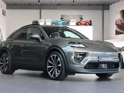 Mörkgrå Begagnad 2024 Porsche Macan 4 Electric SUV | 949 000 kr (Marknadspris)