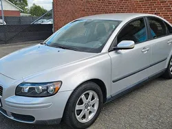 Ljusgrå Begagnad 2005 Volvo S40 Sedan | 49 900 kr (Dyr)