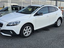 Vit Begagnad 2016 Volvo V40 CC Momentum Kombi | 129 900 kr (Marknadspris)