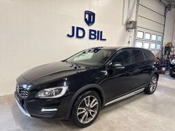 Svart Begagnad 2018 Volvo V60 CC Standard Kombi | 189 900 kr (Marknadspris)