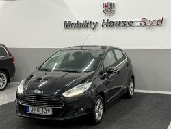 Svart Begagnad 2015 Ford Fiesta Titanium Halvkombi | 59 900 kr (Marknadspris)