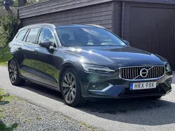 Grå Begagnad 2019 Volvo V60 Inscription Kombi | 250 000 kr (Marknadspris)