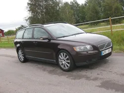 Mörkröd Begagnad 2005 Volvo V50 Momentum Kombi | 26 500 kr