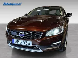 Brun Begagnad 2016 Volvo V60 CC Summum Kombi | 199 900 kr (Marknadspris)