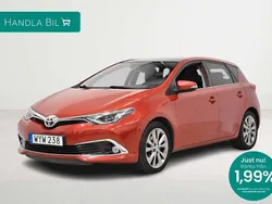 Mörkröd Begagnad 2016 Toyota Auris Executive Halvkombi | 139 900 kr (Lite dyr)