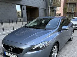 Blå Begagnad 2017 Volvo V40 Business Edition Kombi | 120 000 kr (Superpris)
