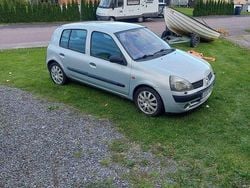 Grå Begagnad 2003 Renault Clio II Expression Halvkombi | 10 000 kr (Bra pris)
