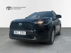 Svart Begagnad 2024 Toyota Corolla Cross Active SUV | 369 900 kr (Marknadspris)