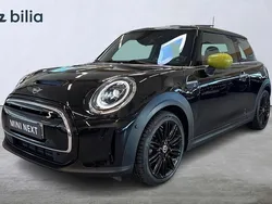 Svart Begagnad 2021 Mini Cooper SE Comfort Halvkombi | 219 000 kr (Marknadspris)