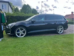 Svart Begagnad 2017 VW Passat GTE Kombi | 129 000 kr (Marknadspris)