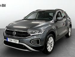 Grå (indium grey metallic) Begagnad 2024 VW T-Roc Life SUV | 309 900 kr (Dyr)