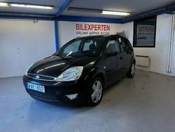 Svart Begagnad 2004 Ford Fiesta Halvkombi | 19 900 kr (Marknadspris)