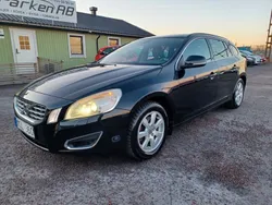 Svart Begagnad 2012 Volvo V60 Momentum Kombi | 74 900 kr (Marknadspris)