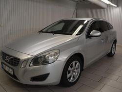 Ljusgrå (grå) Begagnad 2013 Volvo V60 Momentum Kombi | 104 000 kr (Bra pris)