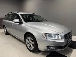 Silver Begagnad 2015 Volvo V70 Kinetic Kombi | 109 900 kr (Marknadspris)