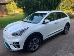 Vit Begagnad 2021 Kia e-Niro Advance SUV | 235 000 kr (Bra pris)