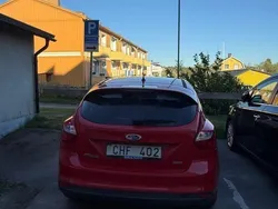 Röd Begagnad 2012 Ford Focus Halvkombi | 53 000 kr (Marknadspris)