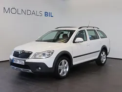 Flerfärgad (vit) Begagnad 2012 Skoda Octavia Scout Kombi | 114 900 kr (Marknadspris)