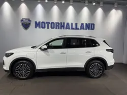 Silver (oyster silver metallic) Ny 2025 VW Tiguan Edition SUV | 557 900 kr (Marknadspris)