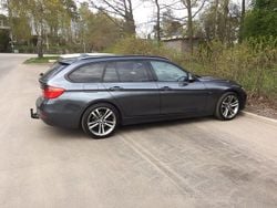 Grå Begagnad 2013 BMW 320 Sport Line Kombi | 74 900 kr (Marknadspris)