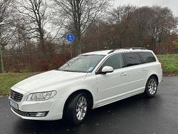Vit Begagnad 2016 Volvo V70 Momentum Kombi | 181 000 kr (Dyr)