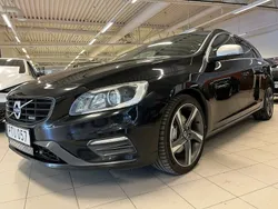 Svart Begagnad 2014 Volvo V60 R-Design Kombi | 142 900 kr (Marknadspris)