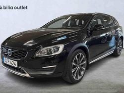Svart Begagnad 2016 Volvo V60 CC Kombi | 159 900 kr