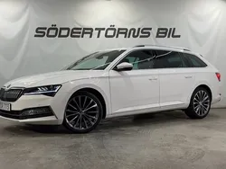 Vit Begagnad 2021 Skoda Superb LAURIN & KLEMENT Kombi | 279 900 kr (Bra pris)