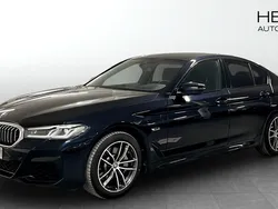 Svart Begagnad 2022 BMW 530e M Sport Sedan | 419 700 kr (Bra pris)