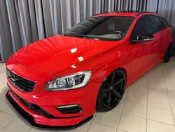Röd Begagnad 2016 Volvo V60 R-Design Kombi | 199 900 kr (Dyr)