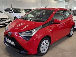 Röd Begagnad 2021 Toyota Aygo X-play Halvkombi | 100 000 kr (Bra pris)