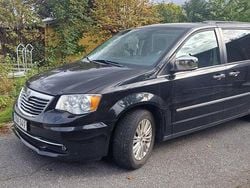 Svart Begagnad 2015 Lancia Voyager Minibuss | 169 000 kr (Marknadspris)
