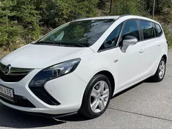 Vit Begagnad 2014 Opel Zafira Tourer drive Minibuss | 58 900 kr